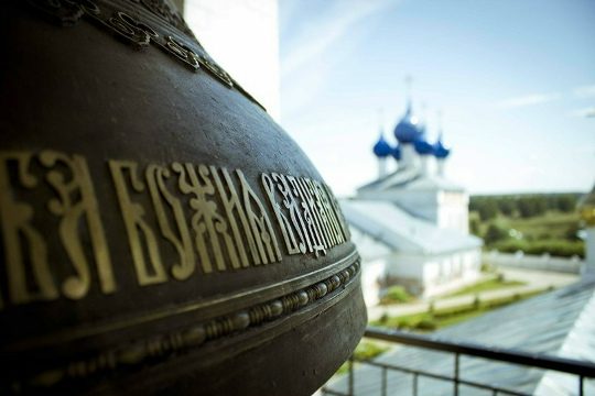 Вид со звонницы на храм