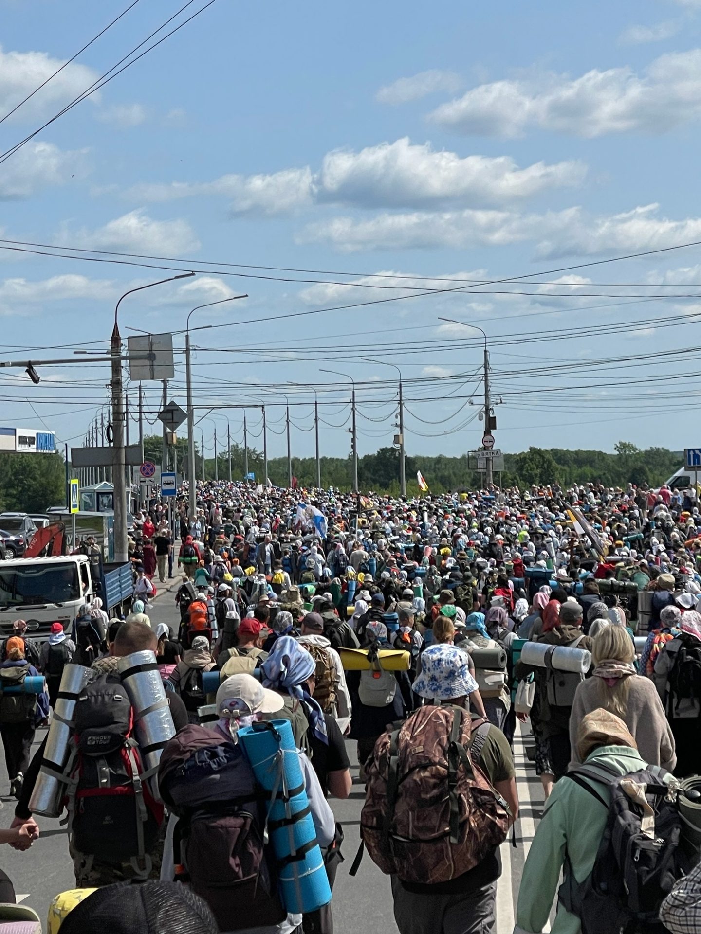 Крестный ход в дороге